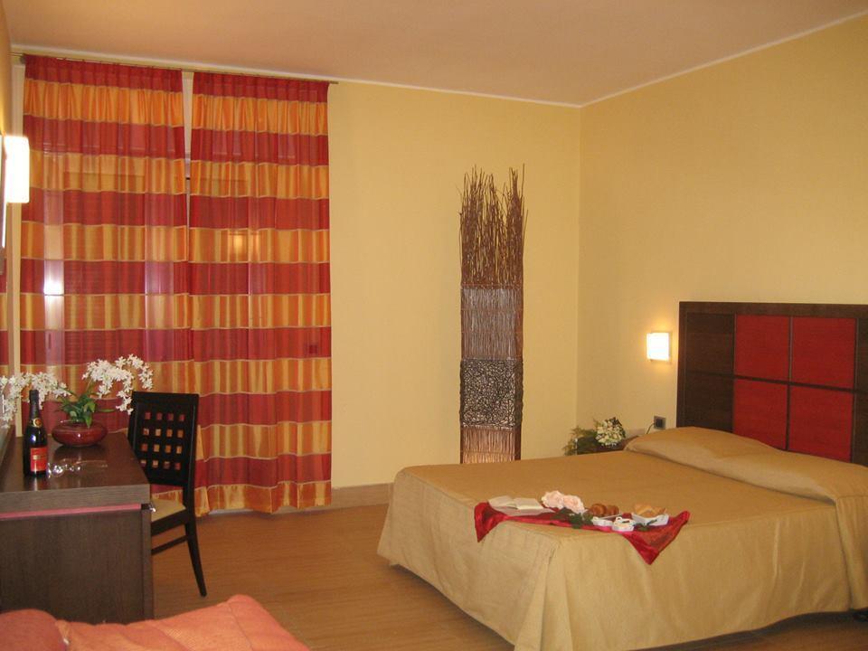 Costa Azzurra Hotel Pulsano Luaran gambar