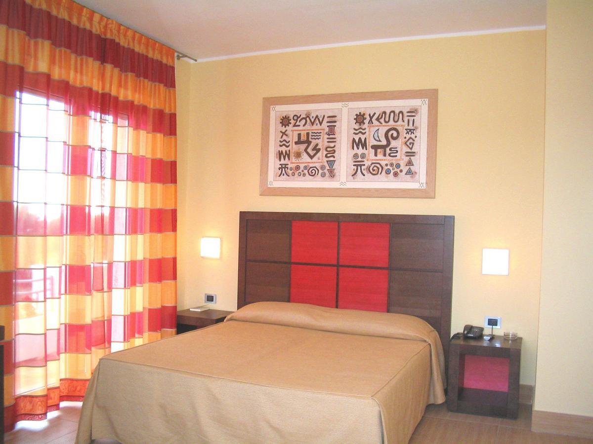 Costa Azzurra Hotel Pulsano Luaran gambar