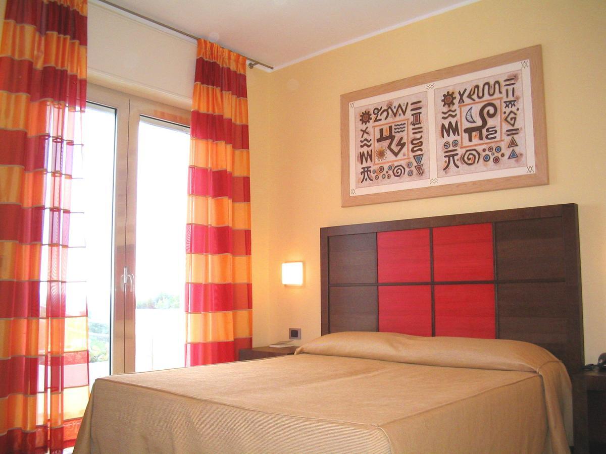 Costa Azzurra Hotel Pulsano Luaran gambar